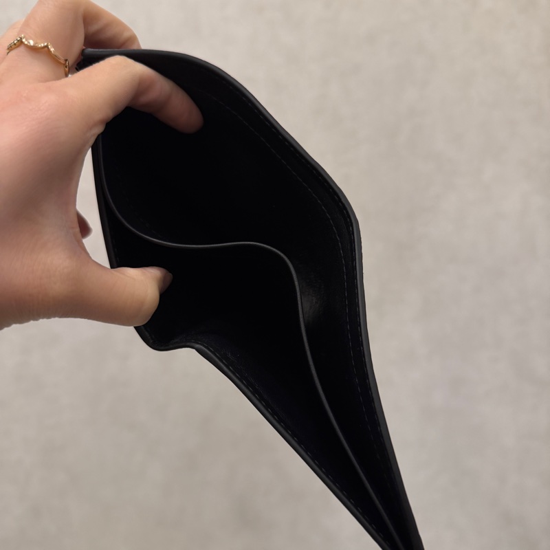 BV 黑羊皮小編織對開4卡短夾-7