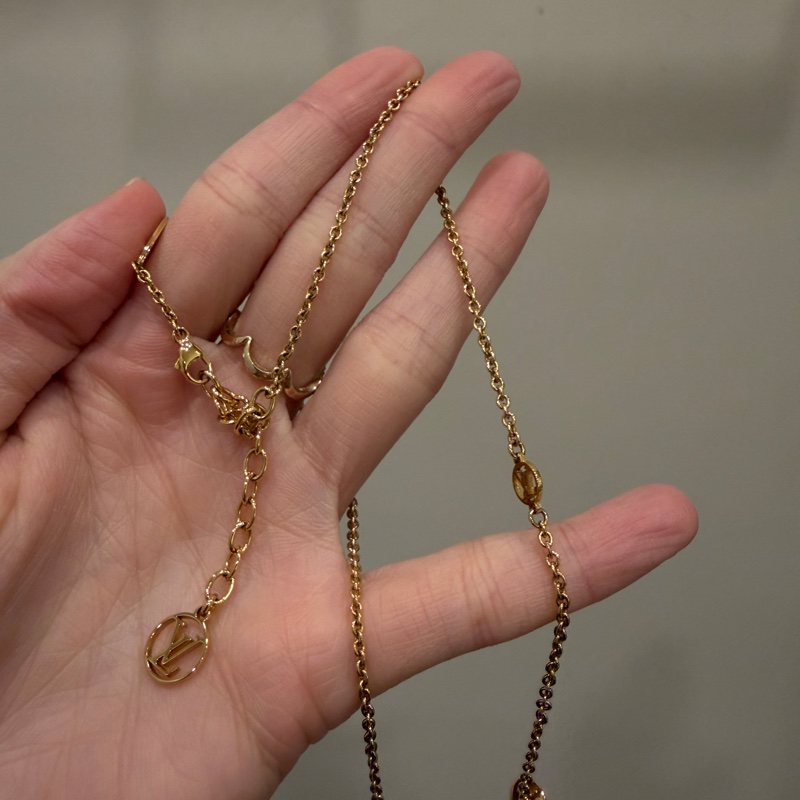 LV 金色Essential V字項鍊M00857-3