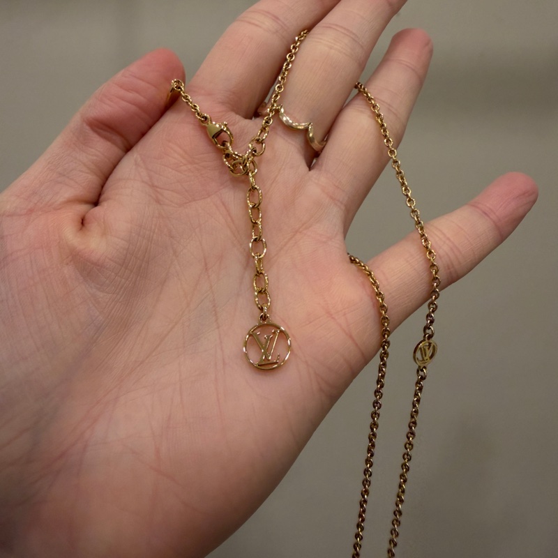 LV 金色Essential V字項鍊M00857-4
