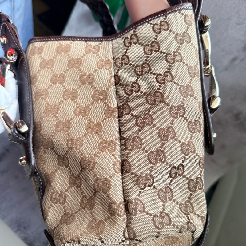 Gucci 最具代G表性的「編織帶緹花布馬銜包」-4