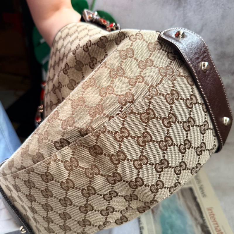 Gucci 最具代G表性的「編織帶緹花布馬銜包」-7