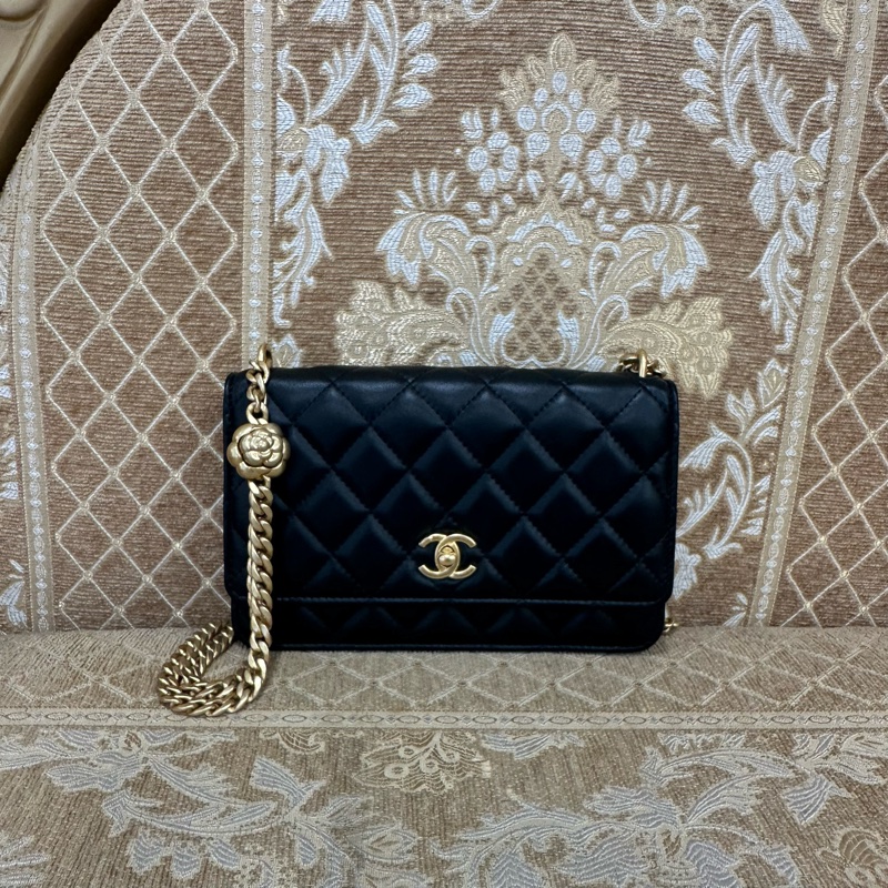 Chanel 黑羊皮霧金釦山茶花調節釦下蓋Woc斜背包AP3297-0