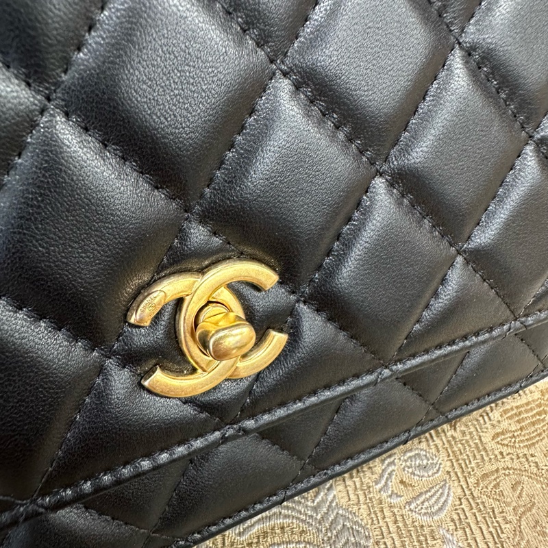 Chanel 黑羊皮霧金釦山茶花調節釦下蓋Woc斜背包AP3297-9