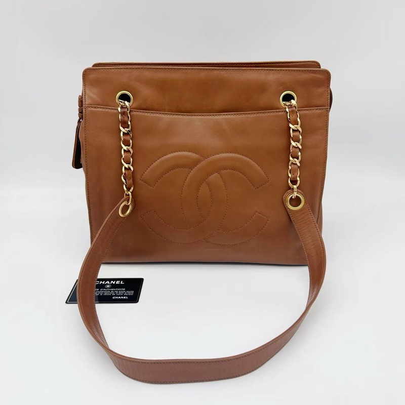 「JL精品代購」香奈兒金棕色羊皮外縫大logo單肩奶粉托特包-0