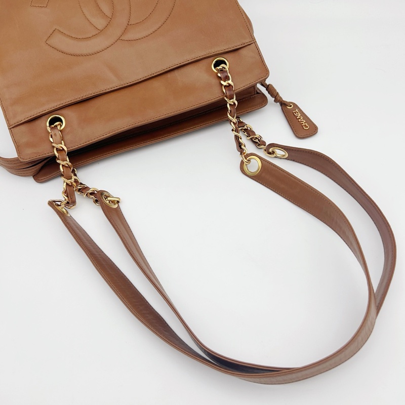 「JL精品代購」香奈兒金棕色羊皮外縫大logo單肩奶粉托特包-5