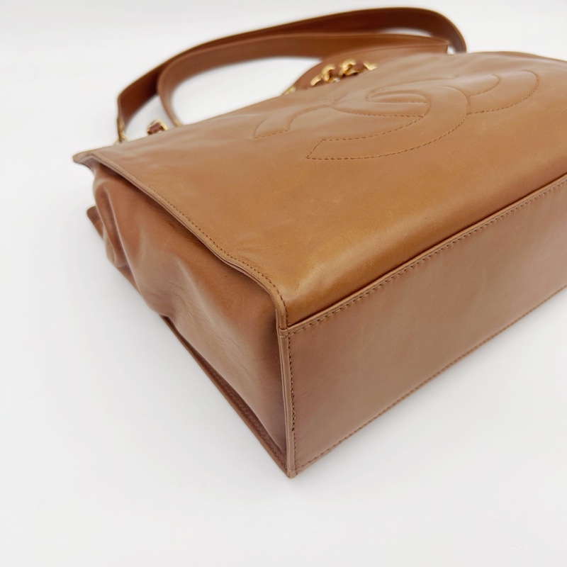 「JL精品代購」香奈兒金棕色羊皮外縫大logo單肩奶粉托特包-7