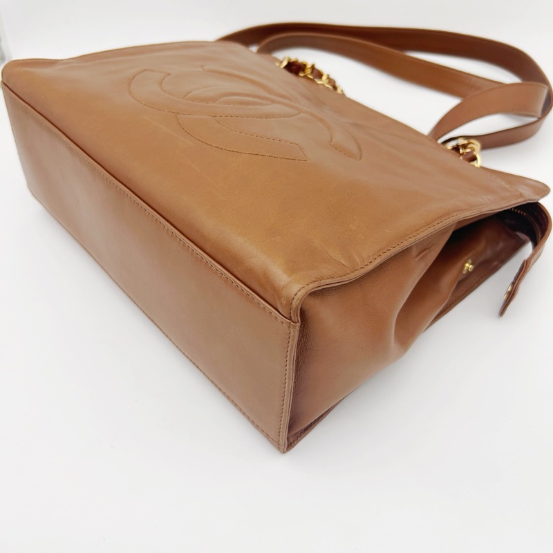 「JL精品代購」香奈兒金棕色羊皮外縫大logo單肩奶粉托特包-8