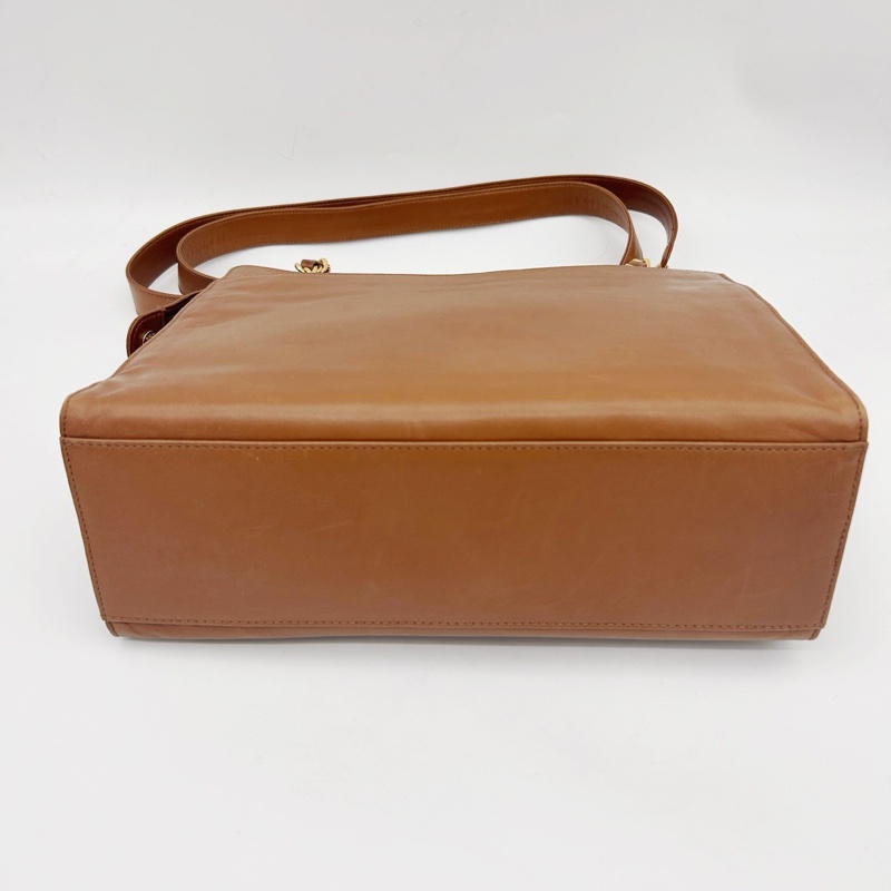 「JL精品代購」香奈兒金棕色羊皮外縫大logo單肩奶粉托特包-9