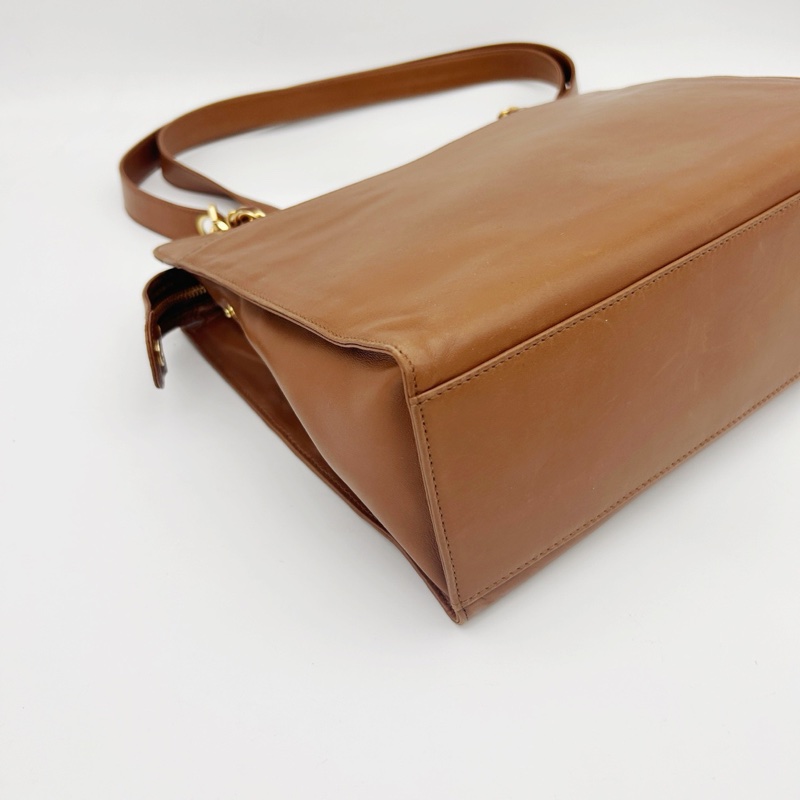 「JL精品代購」香奈兒金棕色羊皮外縫大logo單肩奶粉托特包-10