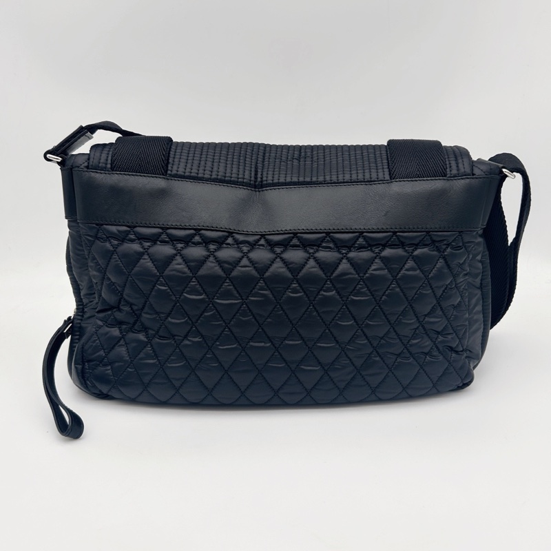 「JL精品代購」香奈兒男女通用黑銀羽絨拼皮運動郵差包 可斜挎/單肩-3