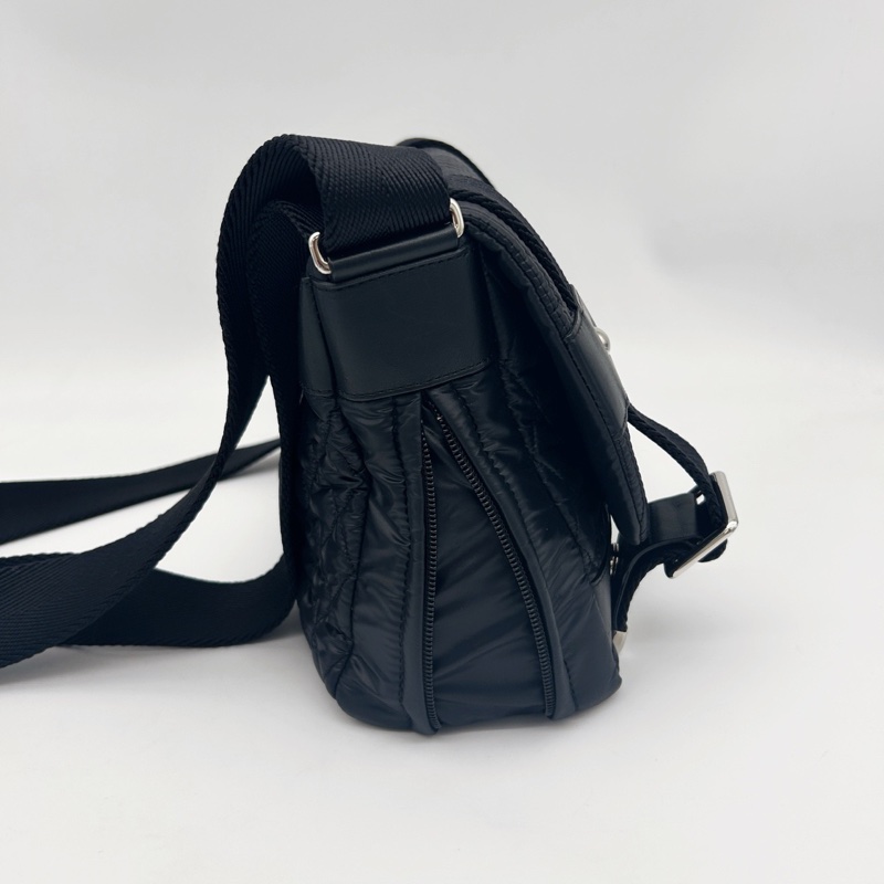 「JL精品代購」香奈兒男女通用黑銀羽絨拼皮運動郵差包 可斜挎/單肩-4