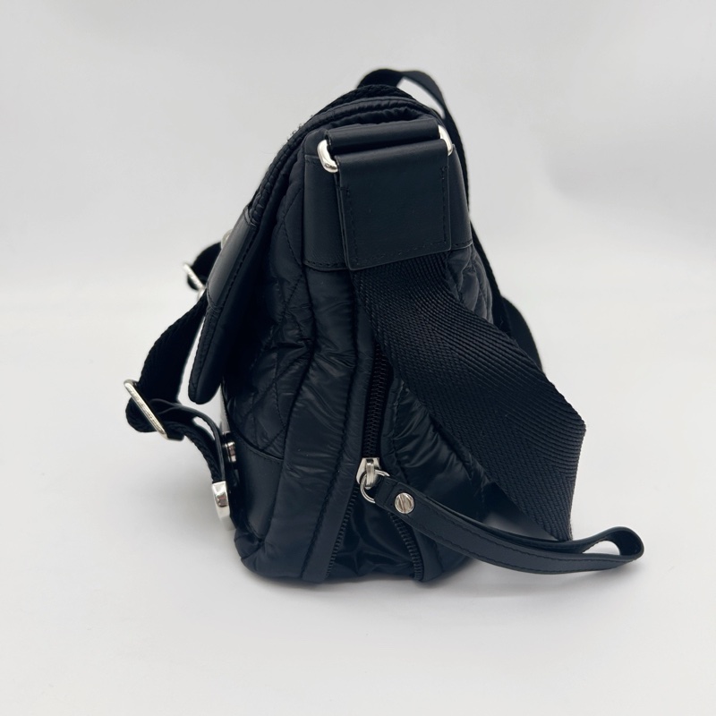「JL精品代購」香奈兒男女通用黑銀羽絨拼皮運動郵差包 可斜挎/單肩-5