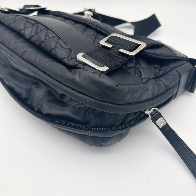 「JL精品代購」香奈兒男女通用黑銀羽絨拼皮運動郵差包 可斜挎/單肩-8