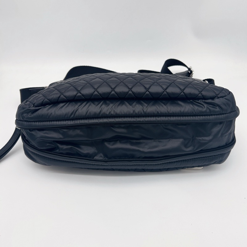 「JL精品代購」香奈兒男女通用黑銀羽絨拼皮運動郵差包 可斜挎/單肩-9