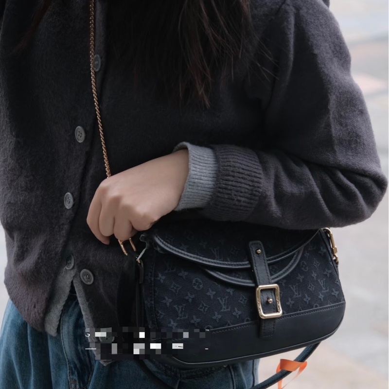 LV 單寧牛仔腋下包-1