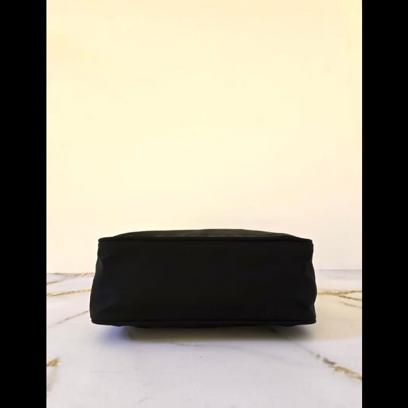 【LA LUNE】中古二手包 Prada黑色Hobo流浪腋下包 單肩包 側背包 側揹包 小包-5