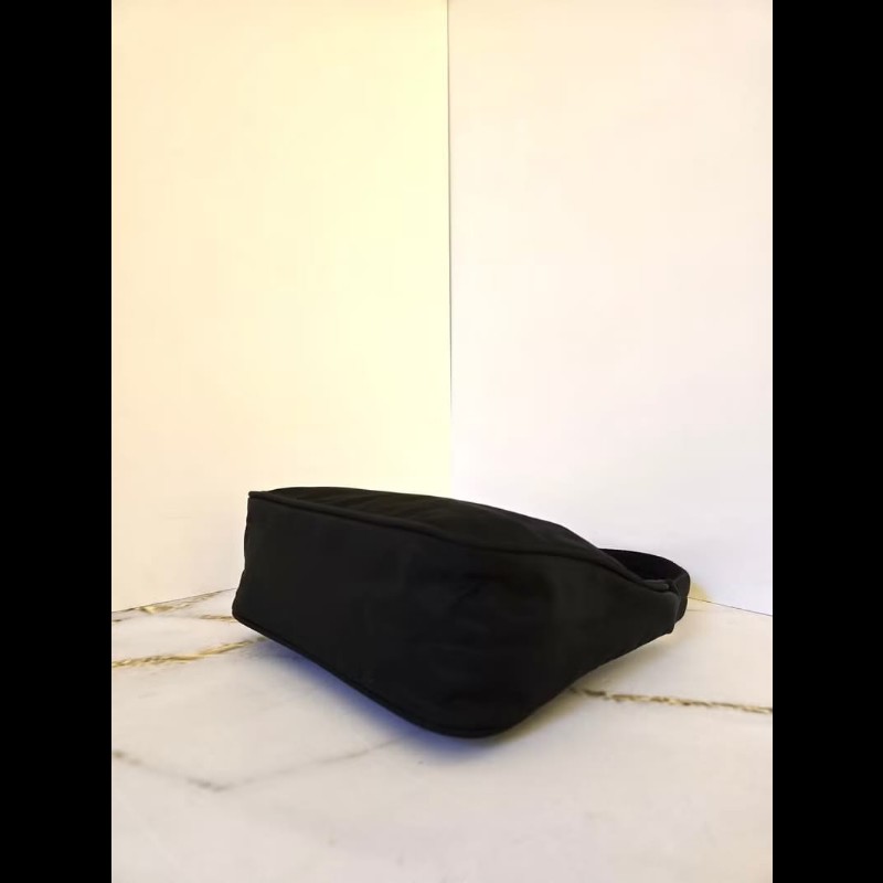 【LA LUNE】中古二手包 Prada黑色Hobo流浪腋下包 單肩包 側背包 側揹包 小包-6