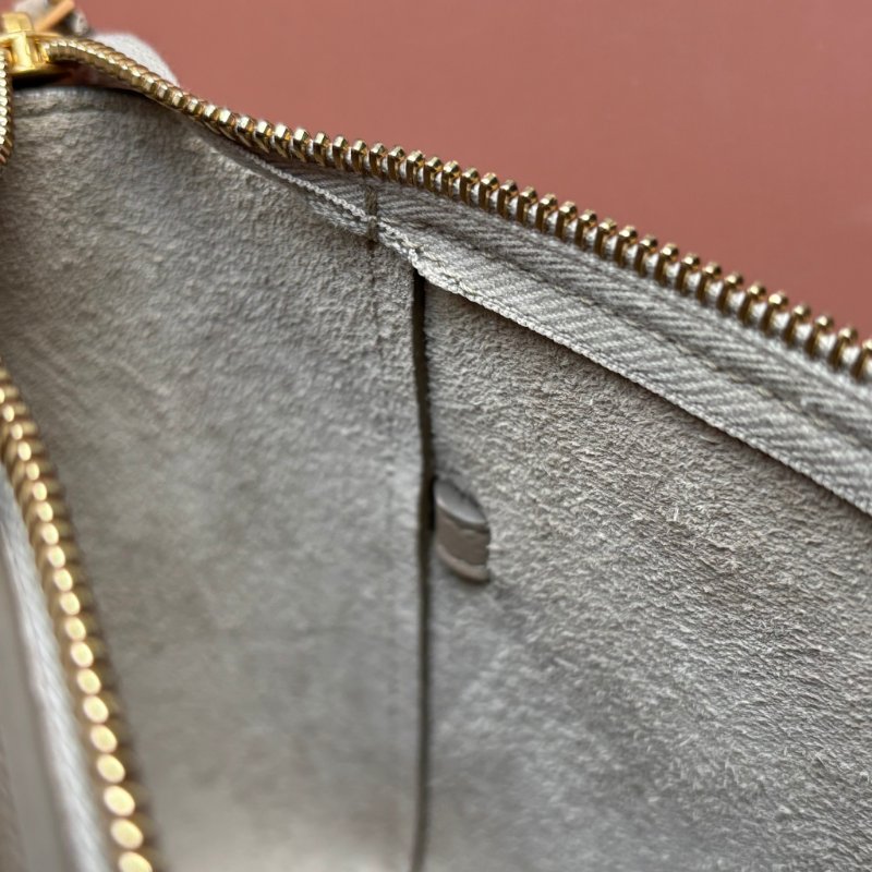 停產絕版::CELINE:: Nano Belt Bag 兩用手提斜背鯰魚包(淺灰褐色)-33