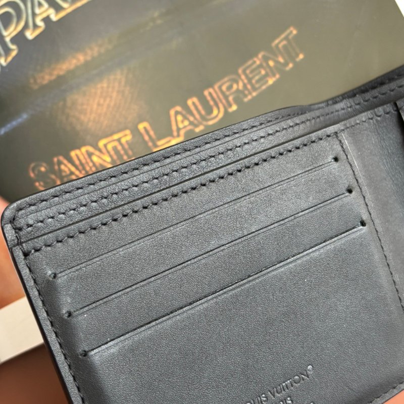 ::Louis Vuitton:: LV M62901 Multiple 壓紋對開短夾 男用 錢包-12