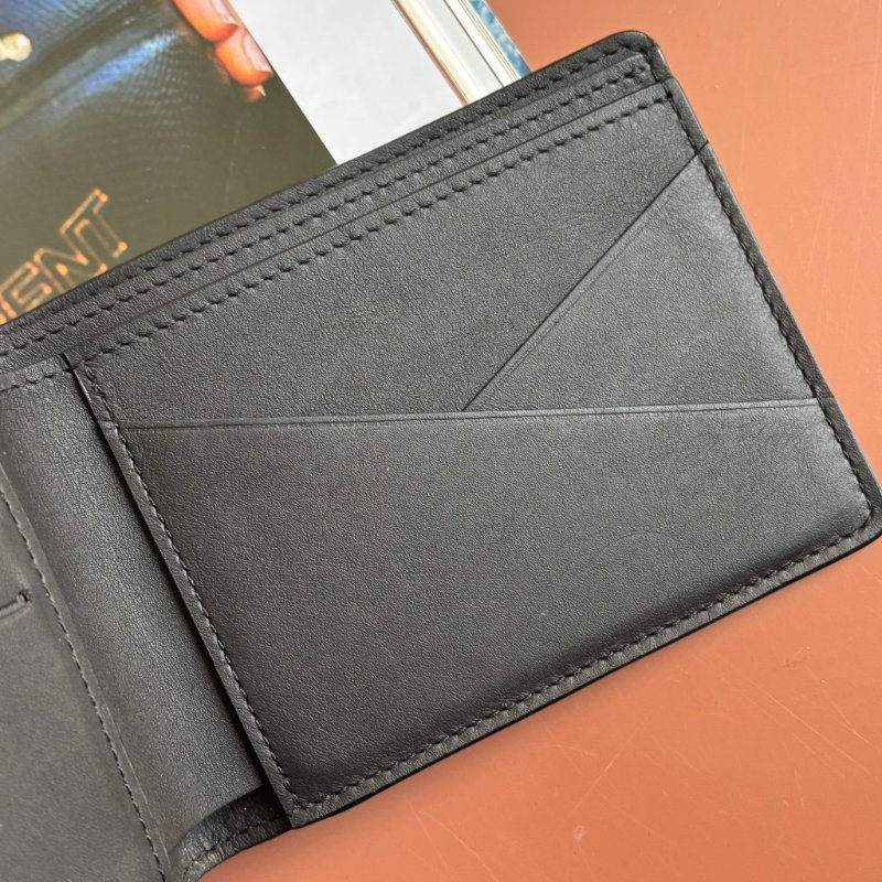 ::Louis Vuitton:: LV M62901 Multiple 壓紋對開短夾 男用 錢包-13