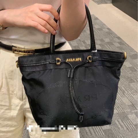 Prada 刺繡花紋手提包(附保卡）