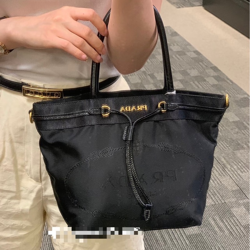 Prada 刺繡花紋手提包(附保卡)-0