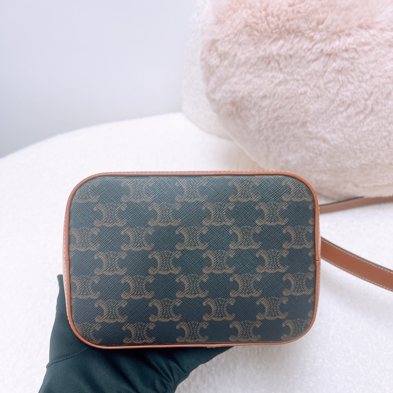 Celine 棕色老花水桶-1