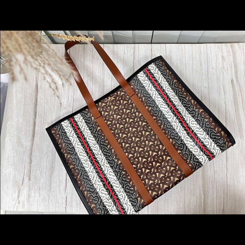 經典英倫風的 Burberry 托特包-5