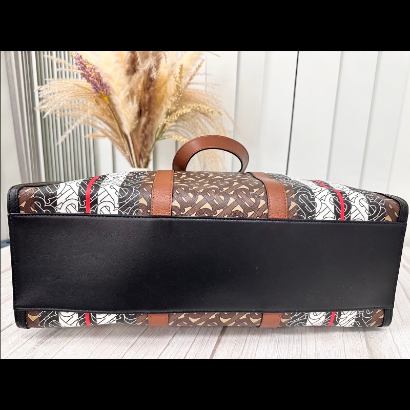 經典英倫風的 Burberry 托特包-11