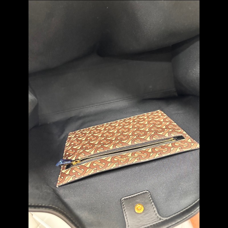 經典英倫風的 Burberry 托特包-13