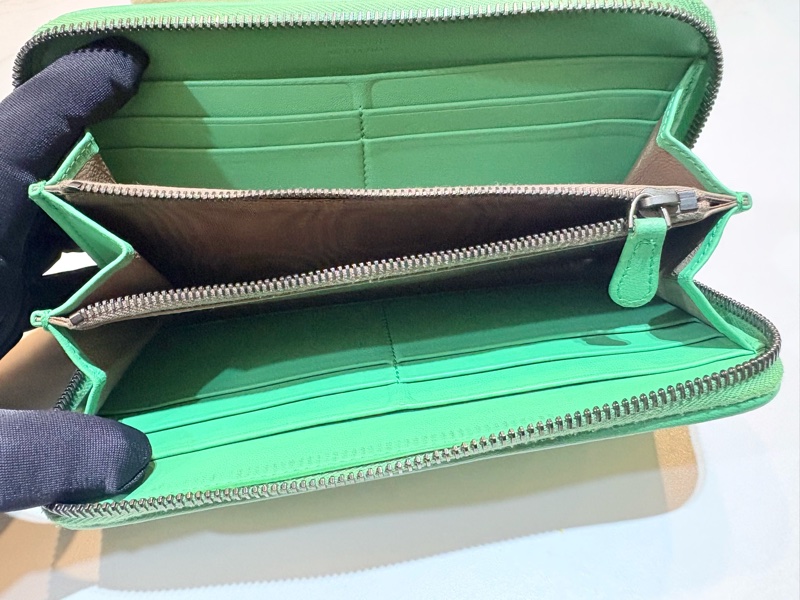 Bottega Veneta 淺綠長夾 二手狀況好(有防塵袋沒盒子)-14