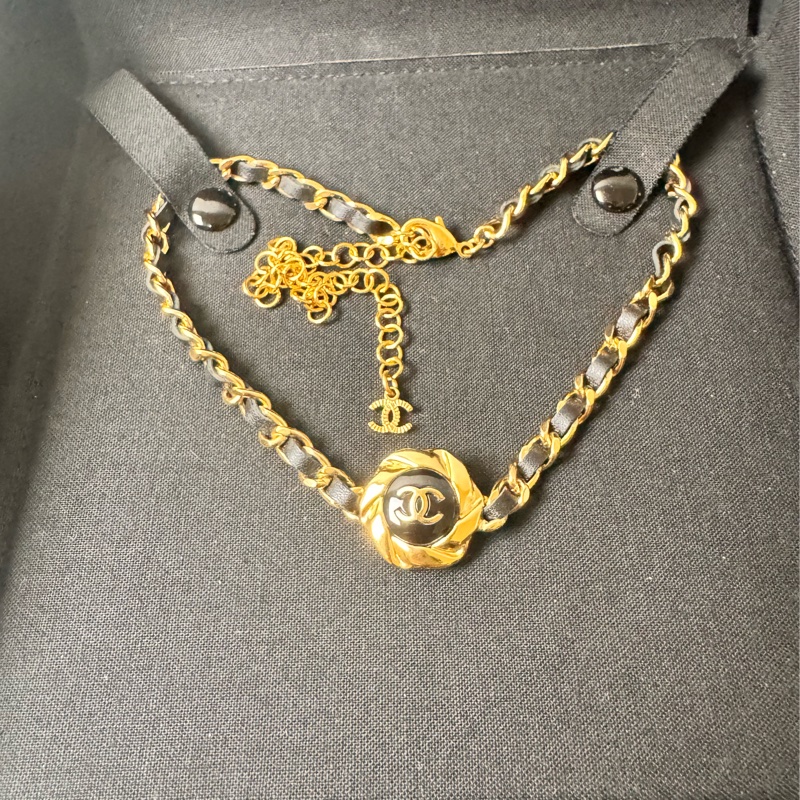 Chanel 22A 山茶花印章皮穿鍊項鍊-0