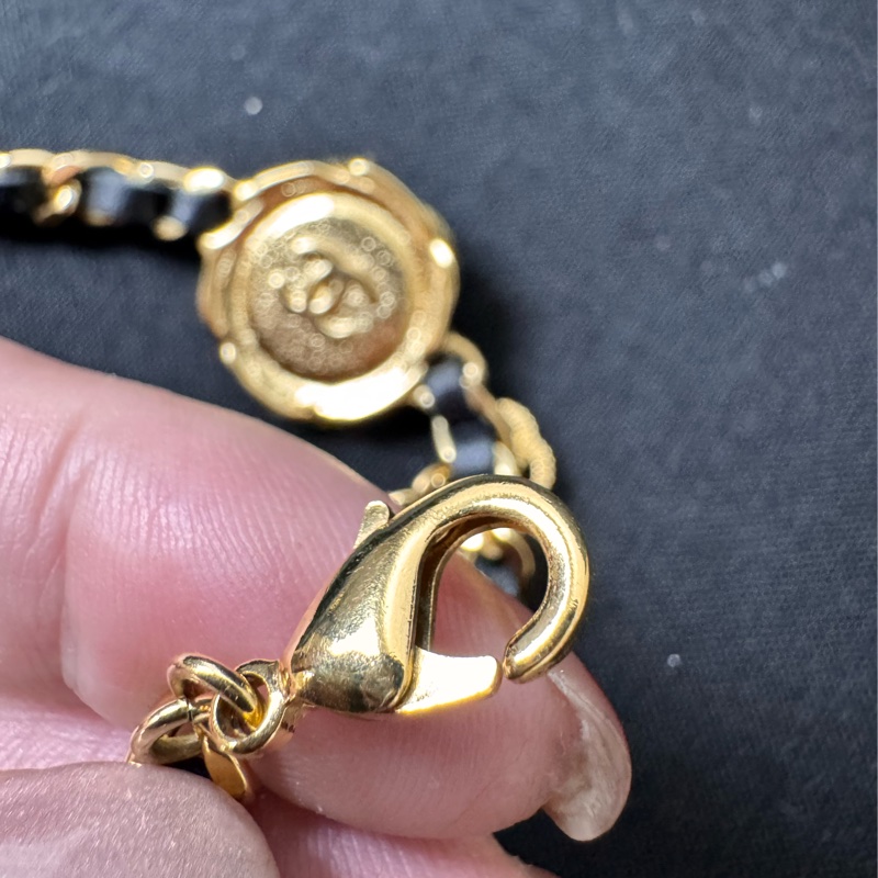 Chanel 22A 山茶花印章皮穿鍊項鍊-3