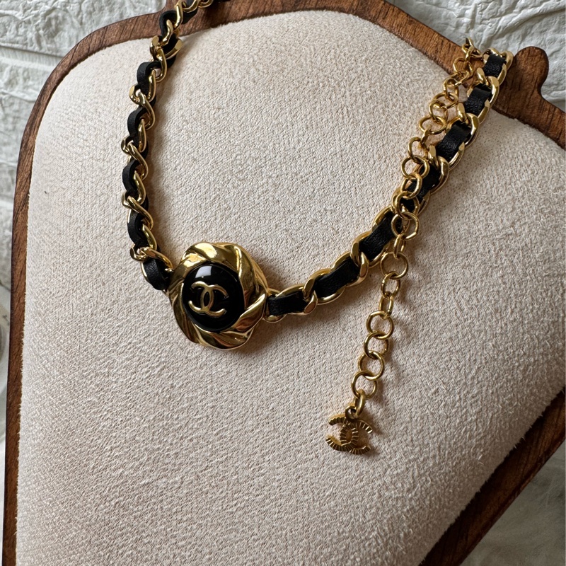 Chanel 22A 山茶花印章皮穿鍊項鍊-7