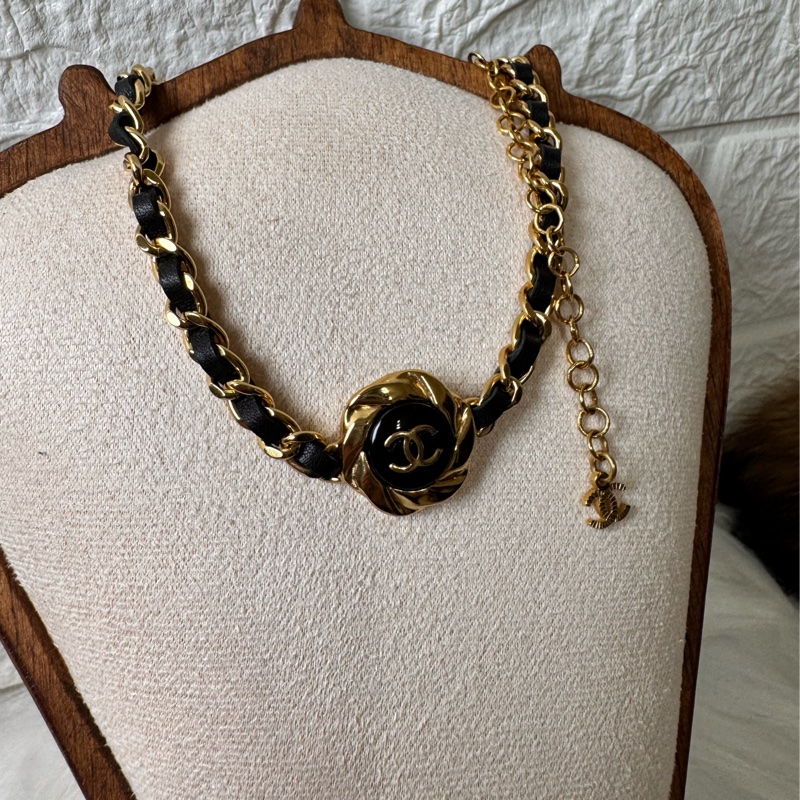 Chanel 22A 山茶花印章皮穿鍊項鍊-8