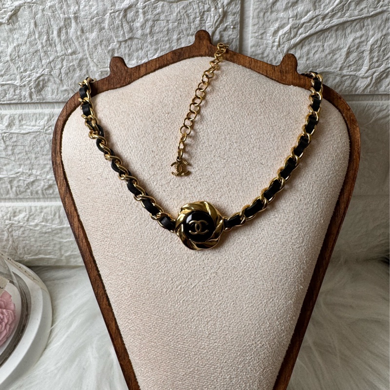 Chanel 22A 山茶花印章皮穿鍊項鍊-14