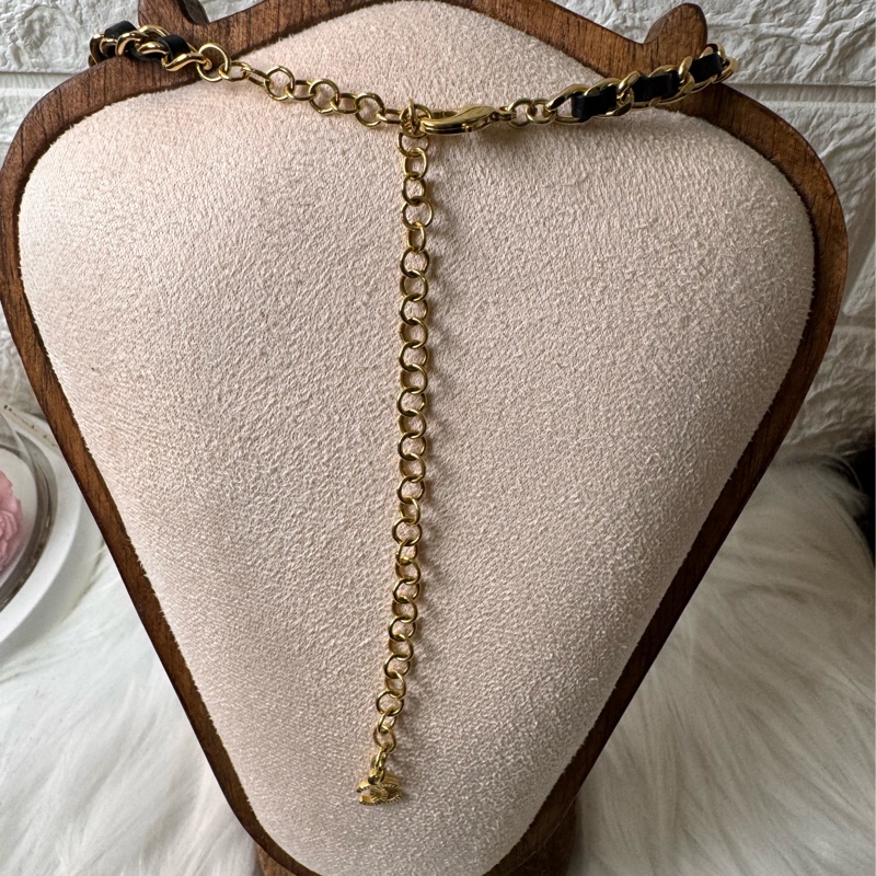 Chanel 22A 山茶花印章皮穿鍊項鍊-16