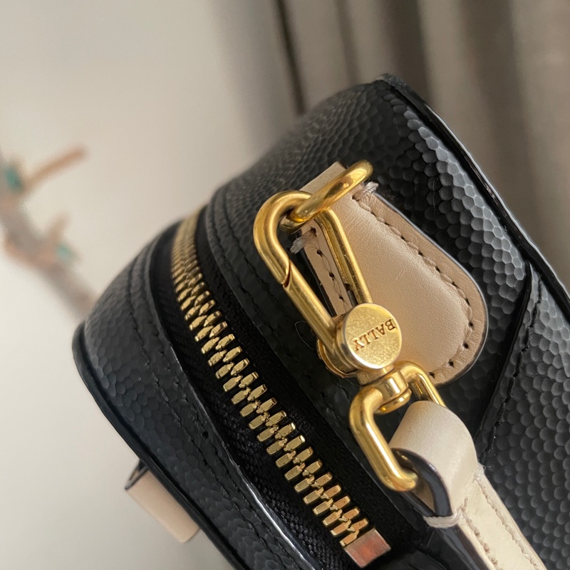 Bally 相機包/豆腐包/18cm小方胖/方胖子/箱包/手機包🍄正品🍄況優🍄肩背/側背/斜背🍄不廢小包手機可入-18