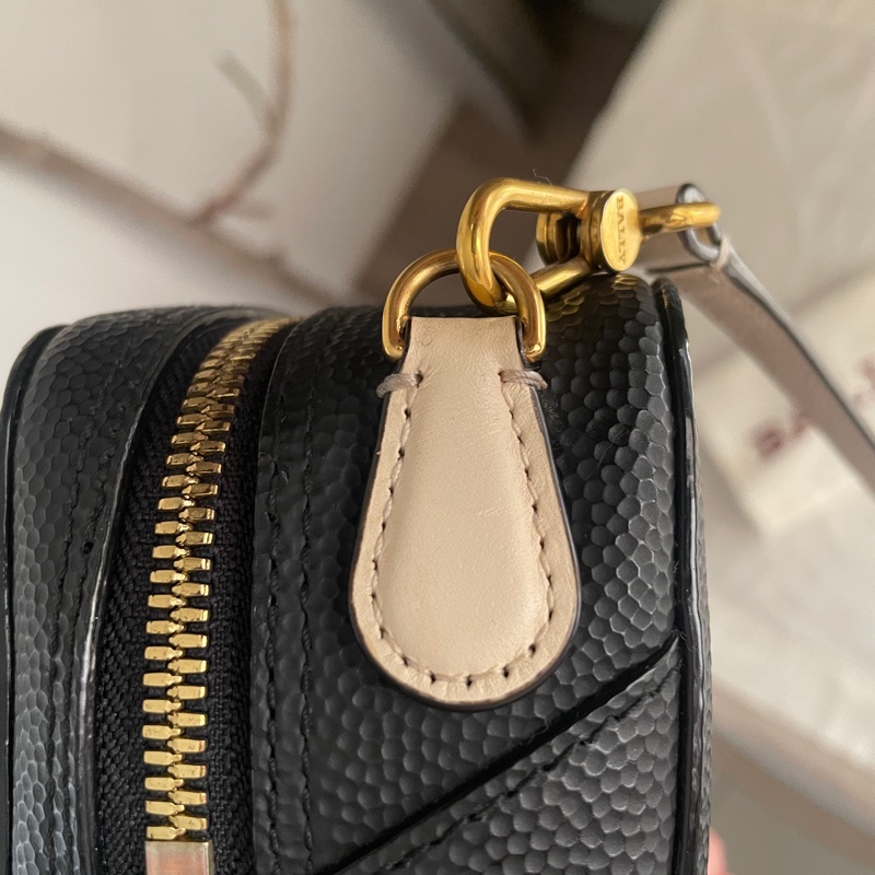 Bally 相機包/豆腐包/18cm小方胖/方胖子/箱包/手機包🍄正品🍄況優🍄肩背/側背/斜背🍄不廢小包手機可入-25