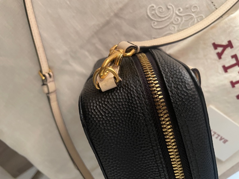 Bally 相機包/豆腐包/18cm小方胖/方胖子/箱包/手機包🍄正品🍄況優🍄肩背/側背/斜背🍄不廢小包手機可入-35