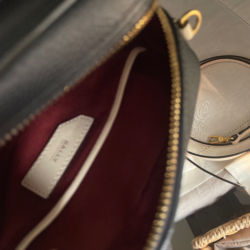 Bally 相機包/豆腐包/18cm小方胖/方胖子/箱包/手機包🍄正品🍄況優🍄肩背/側背/斜背🍄不廢小包手機可入-38