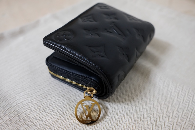 LV Lou小羊皮短夾-1