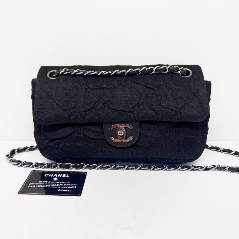 Chanel • 黑銀蕾絲科技布面尼龍Cf 25-2