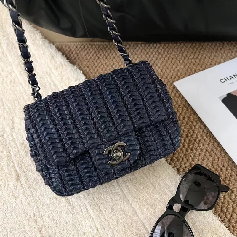 Chanel • Cf 17 深藍牛皮編織銀釦方胖子-0