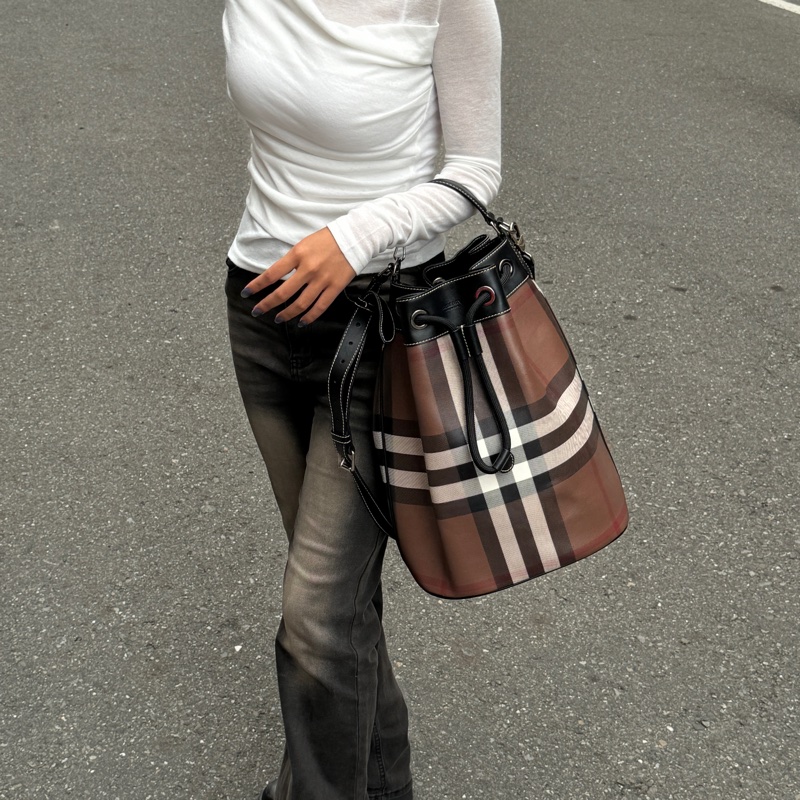 【超稀有💗】 Burberry 經典格紋 水桶包 (專櫃定價11.3萬)-0
