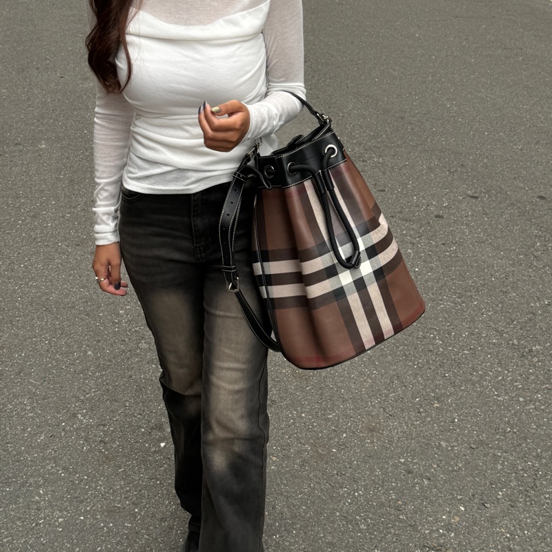 【超稀有💗】 Burberry 經典格紋 水桶包 (專櫃定價11.3萬)-1