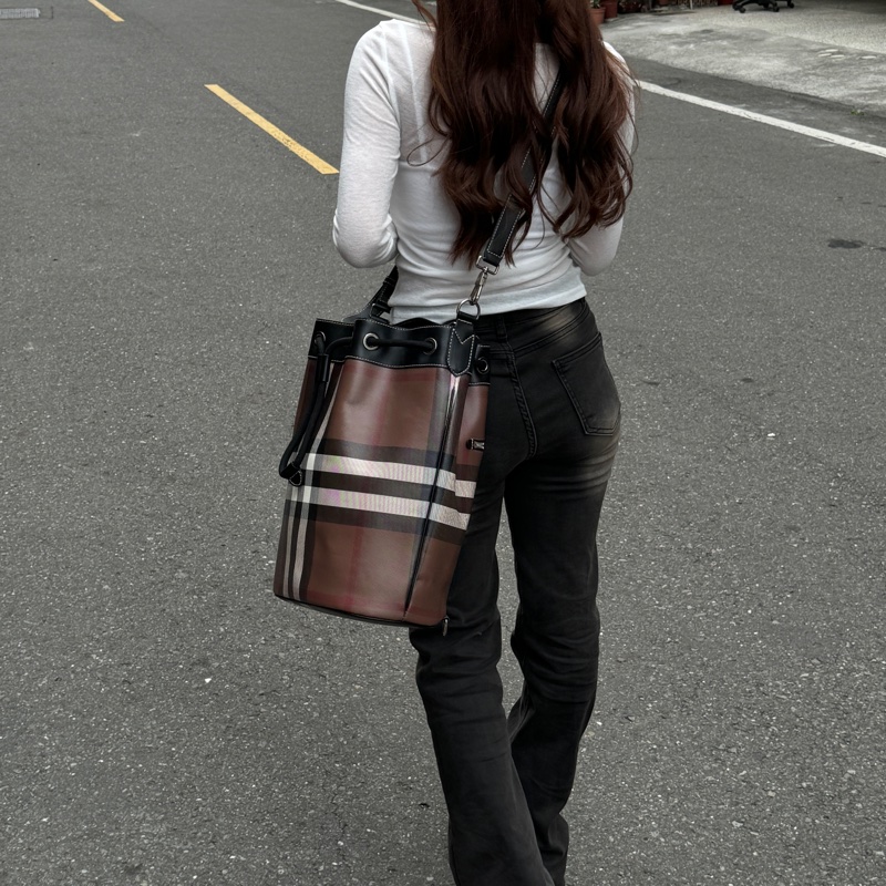 【超稀有💗】 Burberry 經典格紋 水桶包 (專櫃定價11.3萬)-6