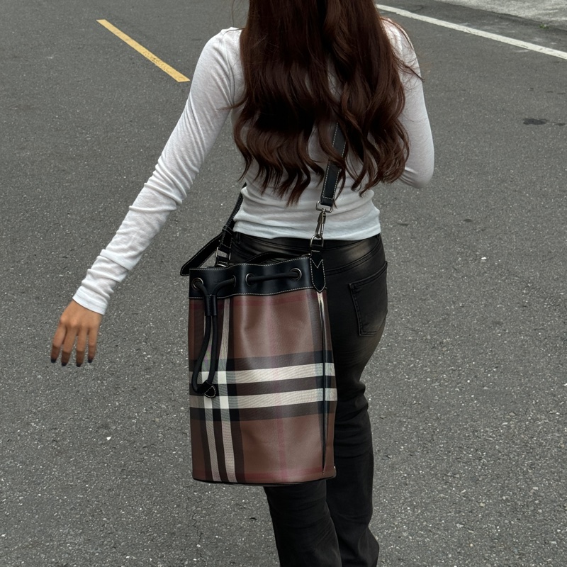 【超稀有💗】 Burberry 經典格紋 水桶包 (專櫃定價11.3萬)-28