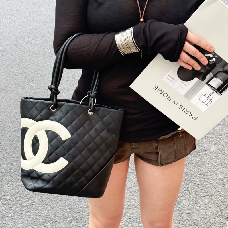 Chanel • 經典康鵬黑白牛皮菜籃子 有卡-3