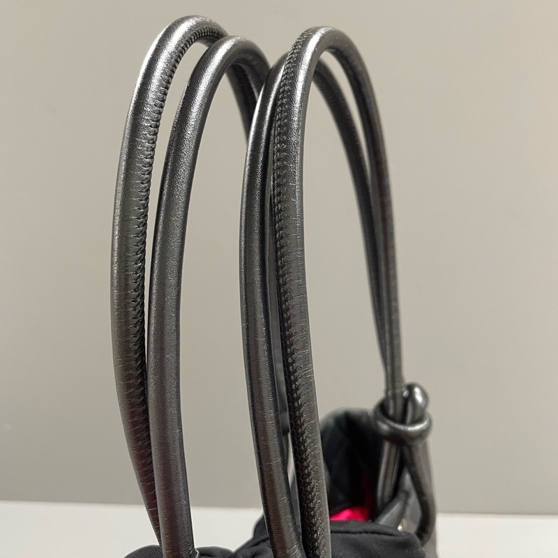 Chanel • 經典康鵬黑白牛皮菜籃子 有卡-10